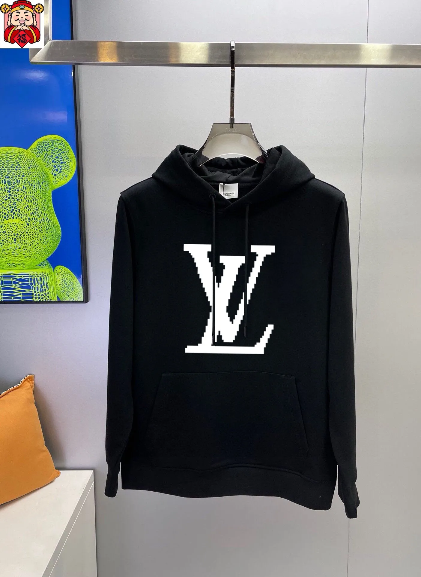 🅿️400 [LV Louis Vuitton] (Fat Man Gospel) hot-selling suit is coming. Focus on the original version of the official website. 2025 new hot-selling cardigan sweater suit. The original order is the best 🇭🇰. It is the meticulous work of top designers for a fitting and perfect upper body effect. 100% natural high-quality Roman cotton, close-fitting comfort, noble and elegant! Original hardware embodies elegance and nobility! Counter size: M-5XL (maximum wear up to 220 pounds)